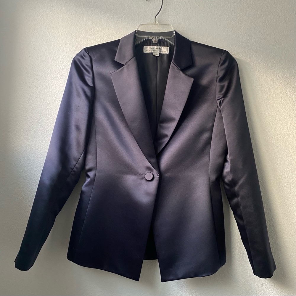 087. Tahari 2- Piece Blazer and Matching Top Set - Picture 12 of 16